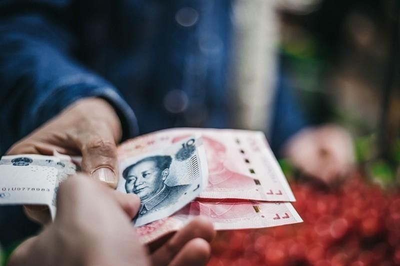 exchanging chinese notes