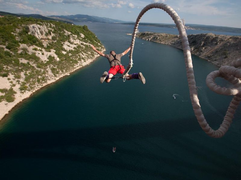 Extreme bungee jumping