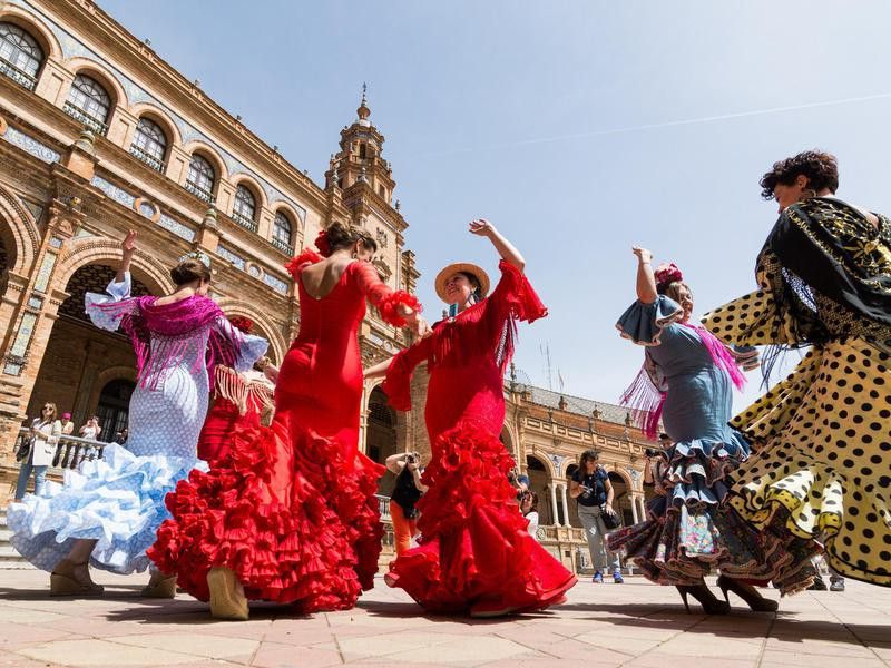 Flamenco dancers in Plaza de Espana, Sevilla