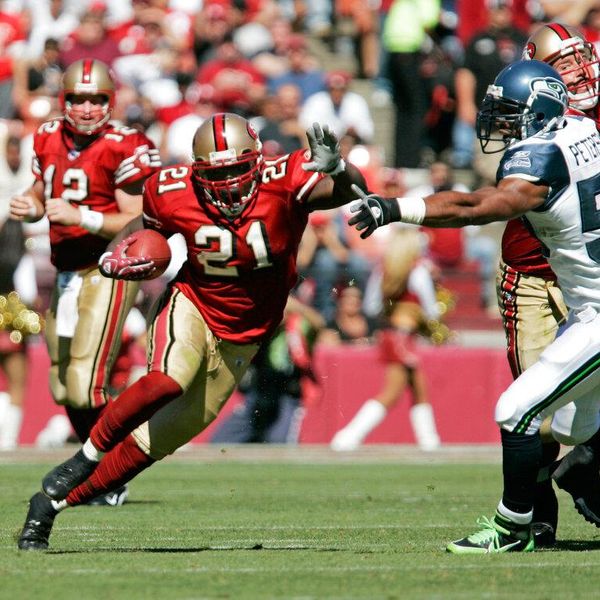 San Francisco 49ers running back Frank Gore (21) carries the ball as Seattle Seahawks outside linebacker Julian Peterson (59) attempts a tackle in their NFL football game Sunday, Sept. 30, 2007 in San Francisco. (AP Photo/Paul Sakuma)