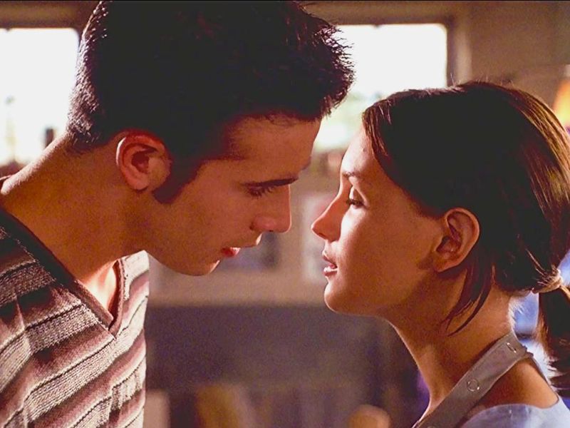 Freddie Prinze Jr. and Rachel Leigh Cook in She's All That