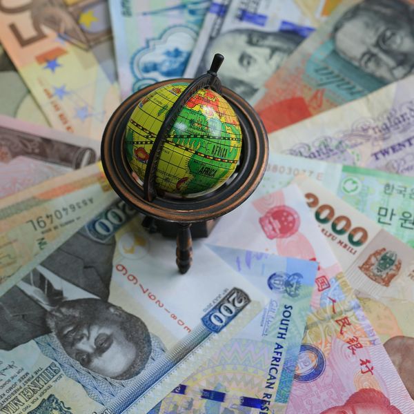 Global Finance and globe