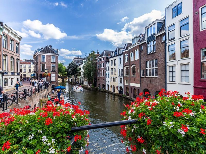 Grachten van Utrecht en architectuur in de zomer, Nederland