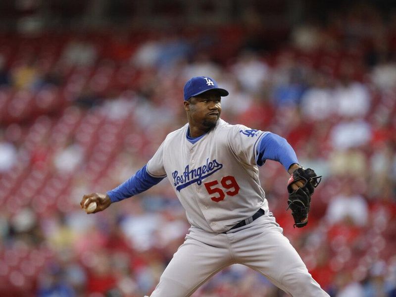 Guillermo Mota pitching for Los Angeles Dodgers