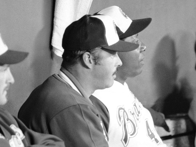Hank Aaron sat with Braves skipper Eddie Matthews in dugout