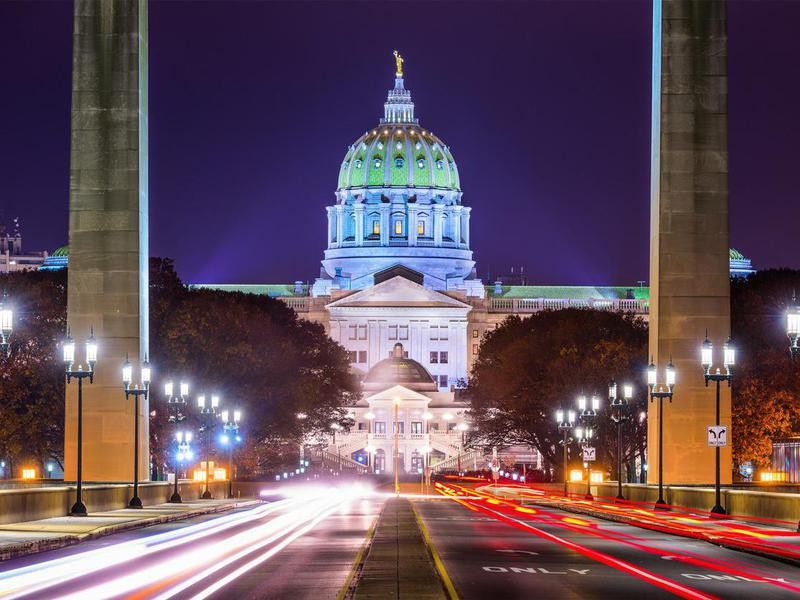 harrisburg state capitol at night