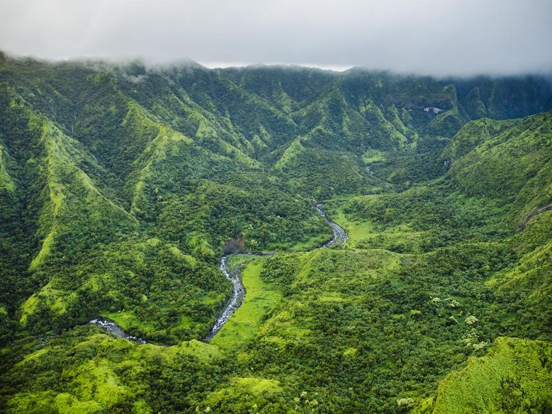 Hawaii mountain scenery