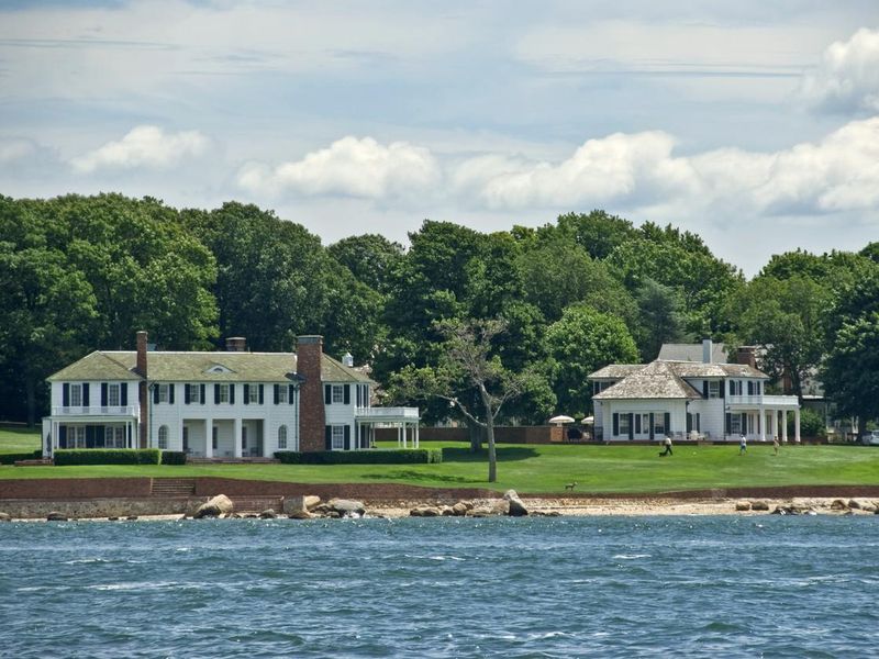 Homes on the Bay at Shelter Island in Long Island, New York