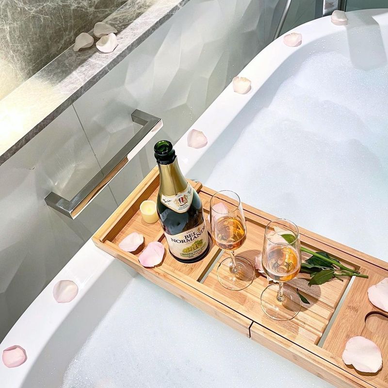 Hotel bathtub with champagne