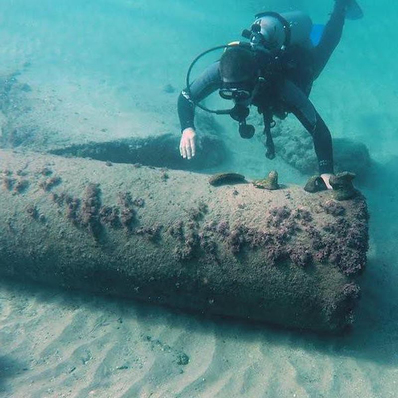 Underwater Treasures Battleship Ruins 