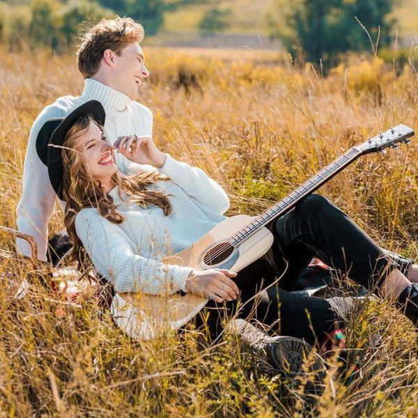 10 Best Country Love Songs to Share With Your Loved Ones