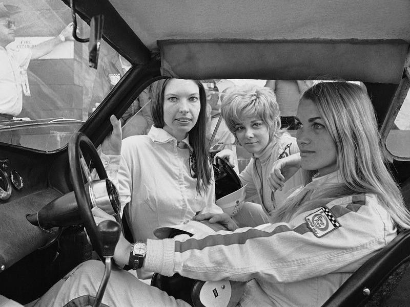 Janet Guthrie and others await start of practice trails