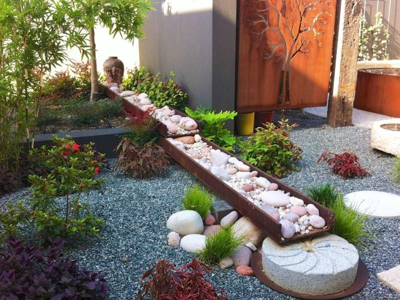 Japanese garden with recycled materials