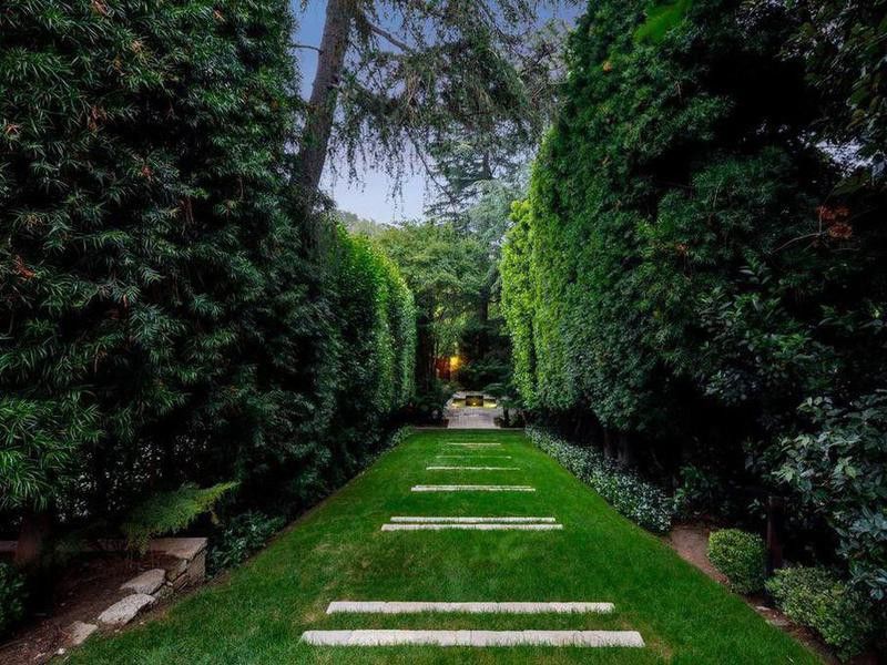 Jennifer Aniston's Lawn