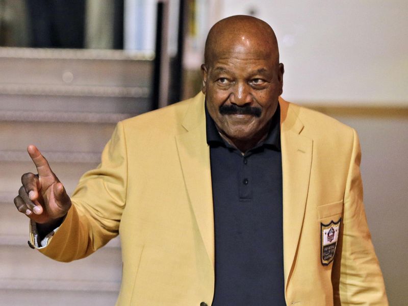 Jim Brown before the inaugural Pro Football Hall of Fame Fan Fest in 2014