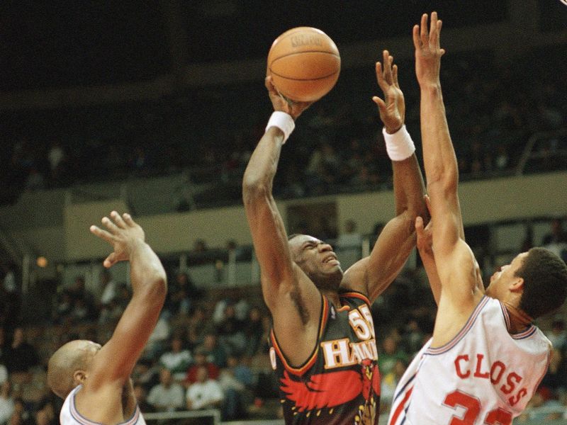 Keith Closs defends against Dikembe Mutombo