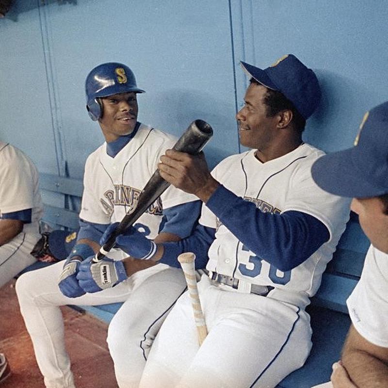 Ken Griffey Jr. and Barry Bonds hanging out at the 1990 All-Star Game,  Wrigley Field : r/baseball