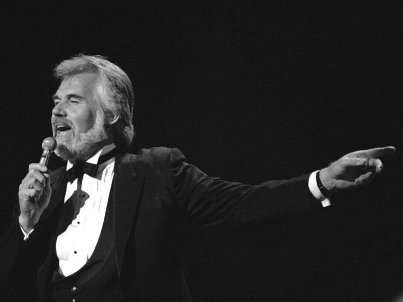 Kenny Rogers performs