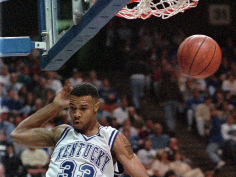 Kentucky's Ron Mercer dunks the ball