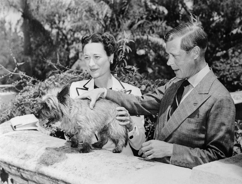 King Edward and Wallis Simpson in the Bahamas with their dog in 1940.