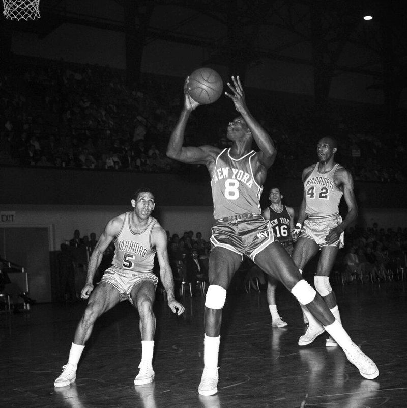 Knickerbockers Walt Bellamy takes long shot to basket