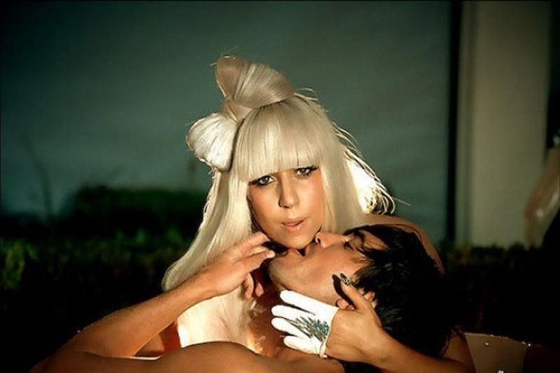 Lady Gaga's bow