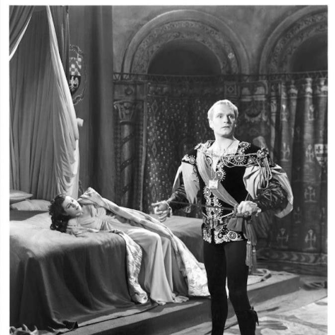 Laurence Olivier and Eileen Herlie in Hamlet
