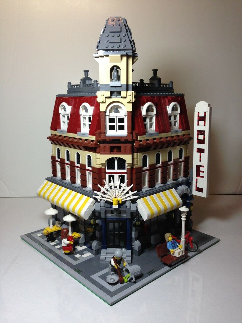 Lego Cafe Corner