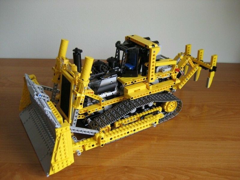 Lego Technic Motorized Bulldozer