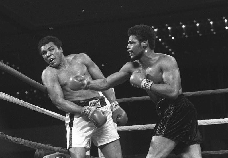 Leon Spinks and Muhammad Ali fight in 1978