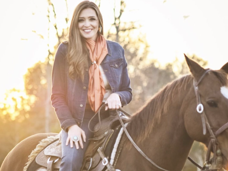 Lindsey Cardinale on horseback