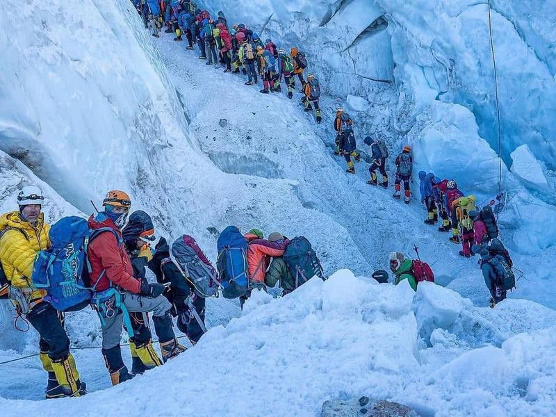 Long line in Everest