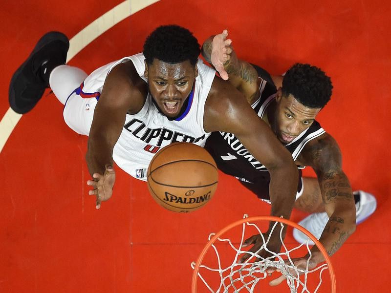 Los Angeles Clippers Diamond Stone shoots
