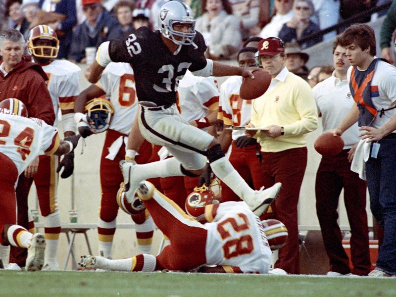 Los Angeles Raiders running back Marcus Allen in Super Bowl XVIII