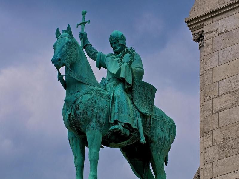 Louis IX statue
