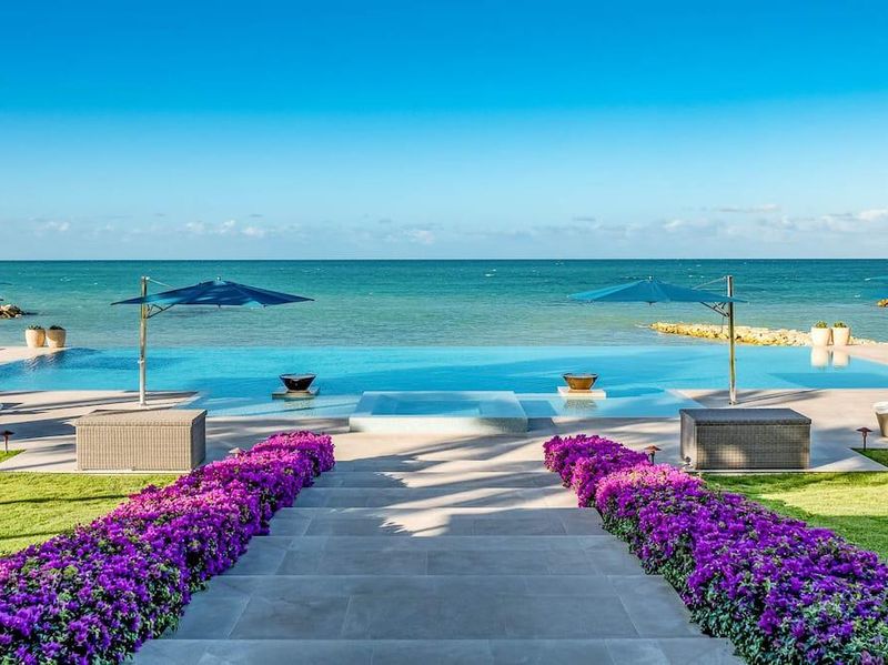 Luxury Antigua and Barbuda Airbnb pool
