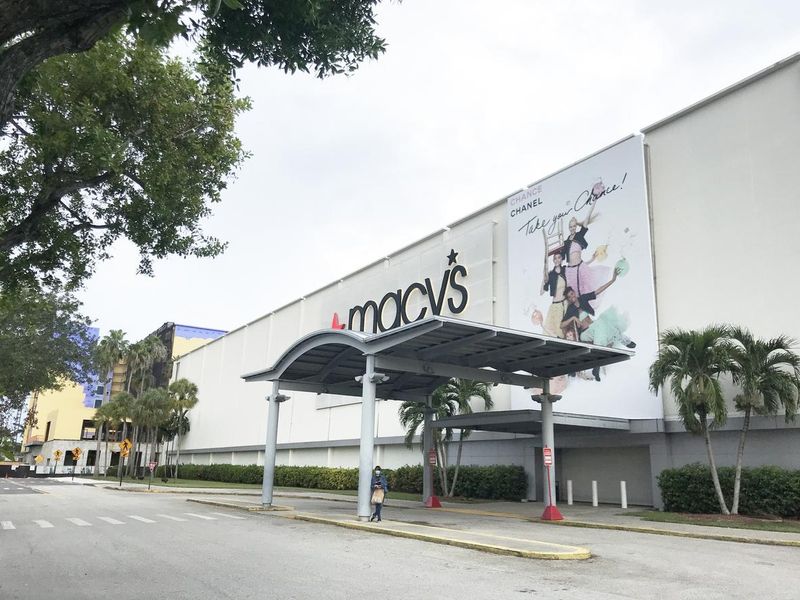Macy’s Closing Stores