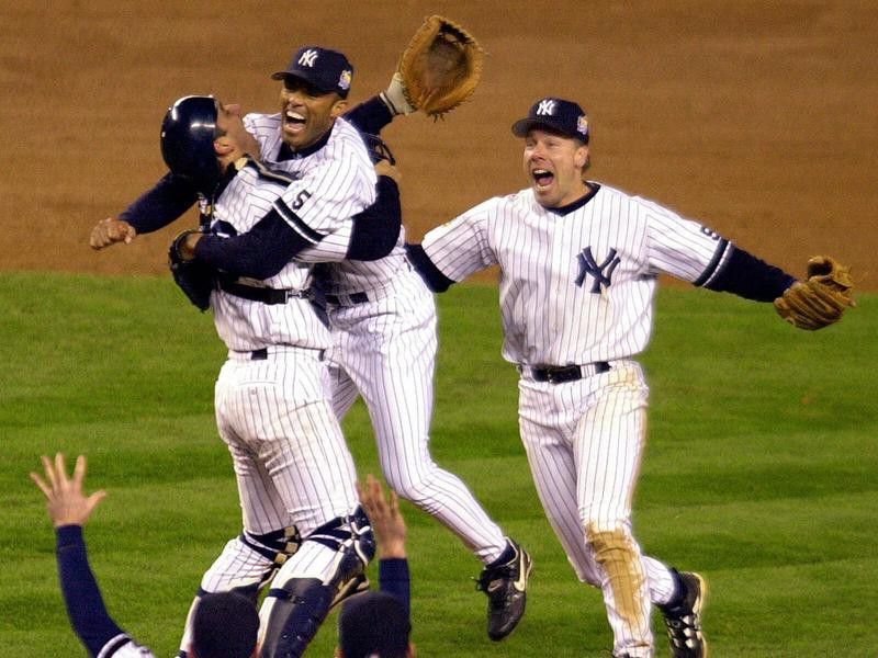 Mariano Rivera wins World Series game for Yankees