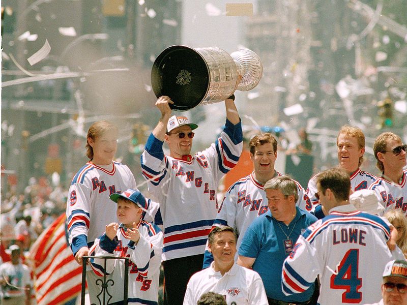 Mark Messier holds trophy in parade
