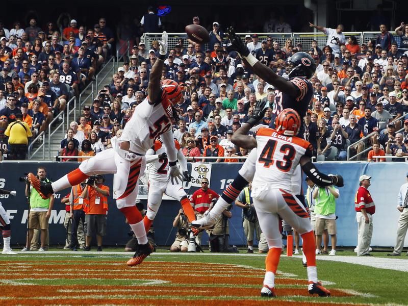 Martellus Bennett catches a touchdown with the Chicago Bears