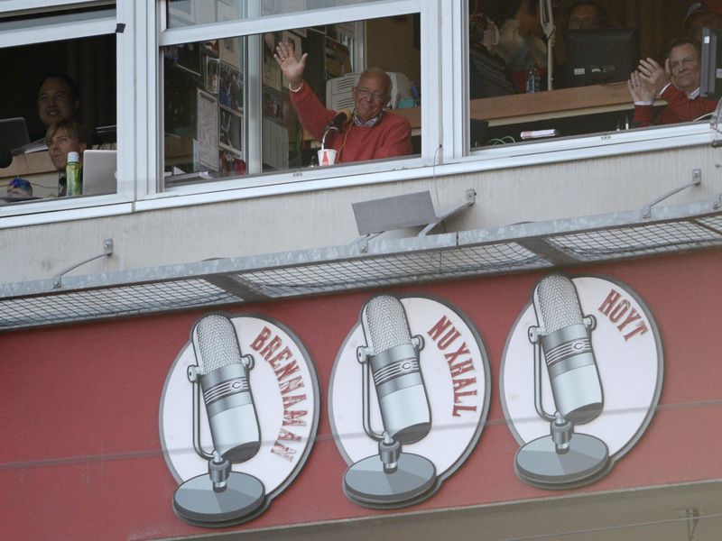 Marty Brennaman waves to the crowd