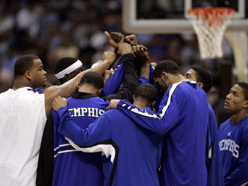 Memphis Tigers in huddle