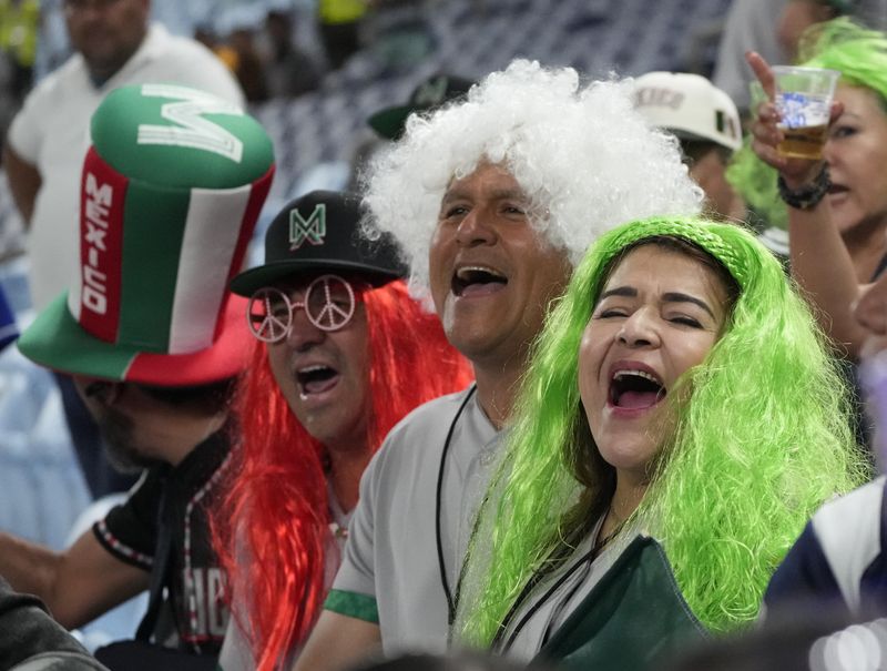 Mexico baseball fans cheering during a 2023 Caribbean Series game