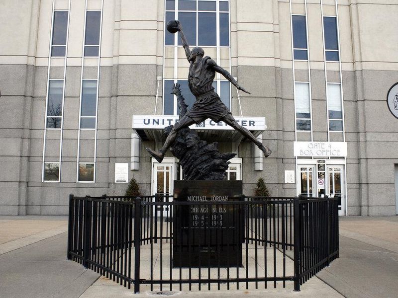 Michael Jordan's statute outside United Center