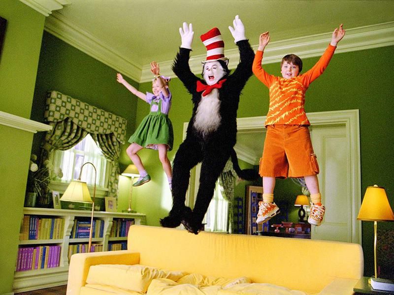 Mike Myers, Spencer Breslin, and Dakota Fanning in The Cat in the Hat (2003)