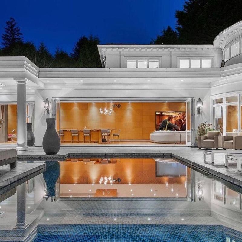 Modern Estate Pool in British Columbia