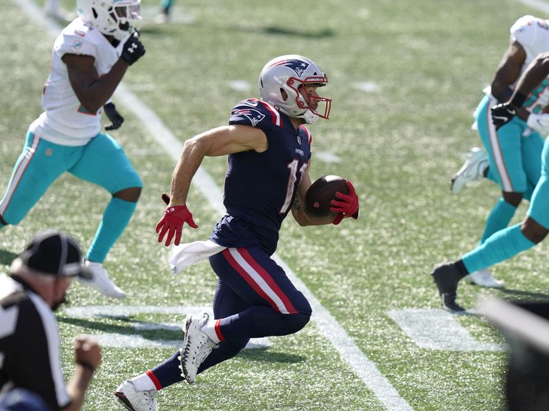 New England Patriots wide receiver Julian Edelman runs with ball