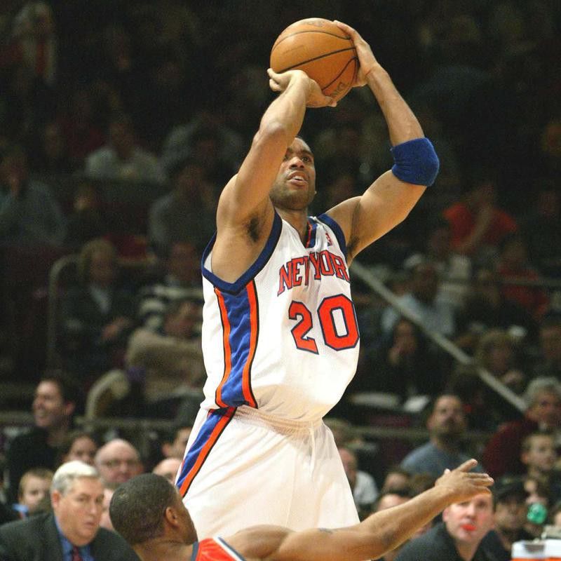 New York Knicks' Allan Houston takes shot
