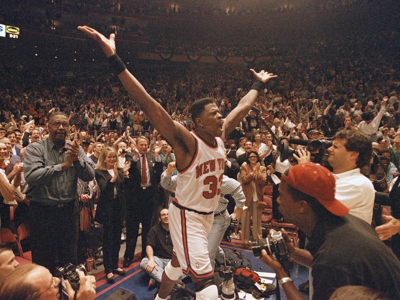 New York Knicks Patrick Ewing raises arms in victory