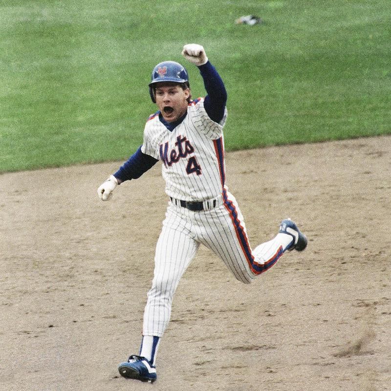 New York Mets' Lenny Dykstra thrusts a fist in the air